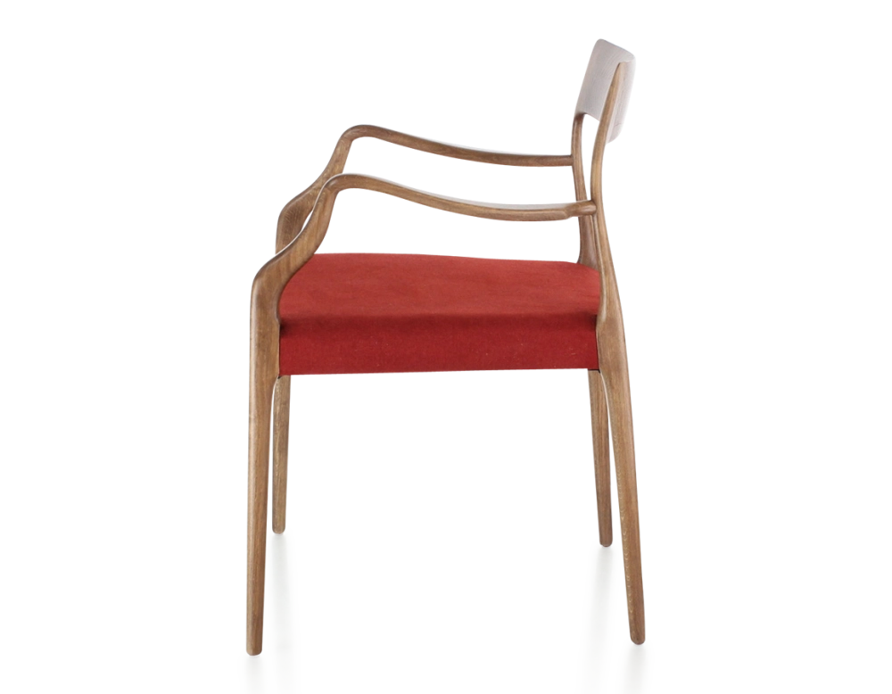 Chaise scandinave avec accoudoirs bois teinte noyer assise tissu bordeaux Chaise scandinave avec accoudoirs bois teinte noyer assise tissu bordeaux
