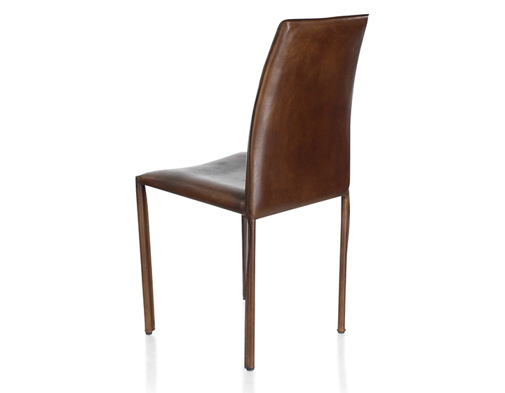 Chaise vintage cuir marron soutenu Chaise vintage cuir marron soutenu