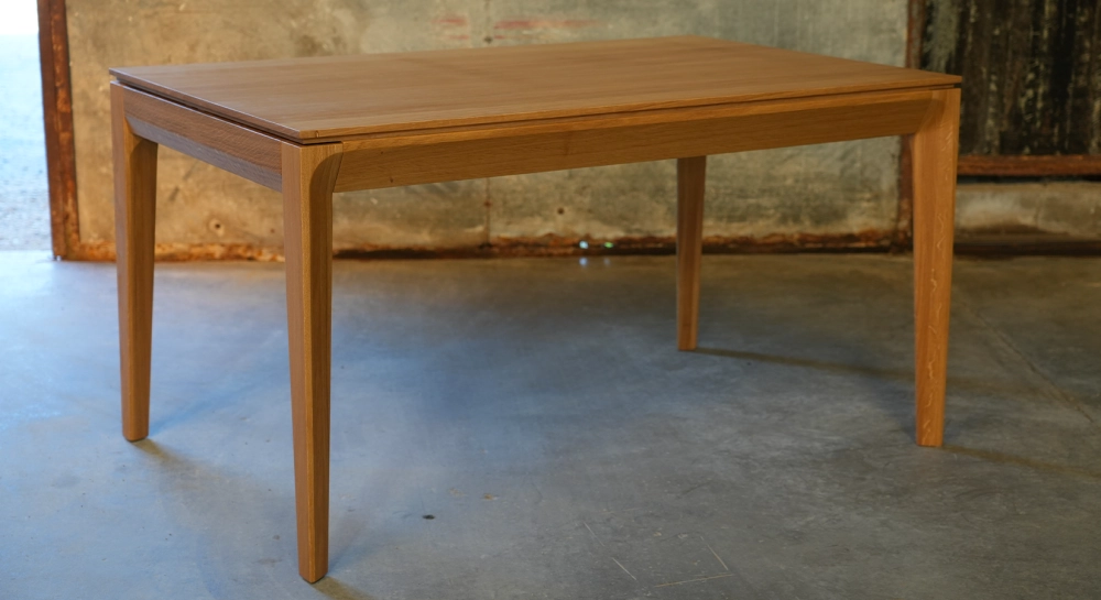 Table extensible en chêne 6 à 10 personnes avec plateau et allonges bois teinte naturelle 140x90 cm