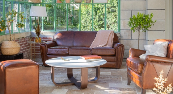 Round coffee table in oak and ceramic dark brown stained wood with a white marble-effect ceramic tabletop. 100x100 cm