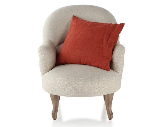 Fauteuil crapaud avec accoudoirs pieds bois teinte noyer et tissu chevron beige