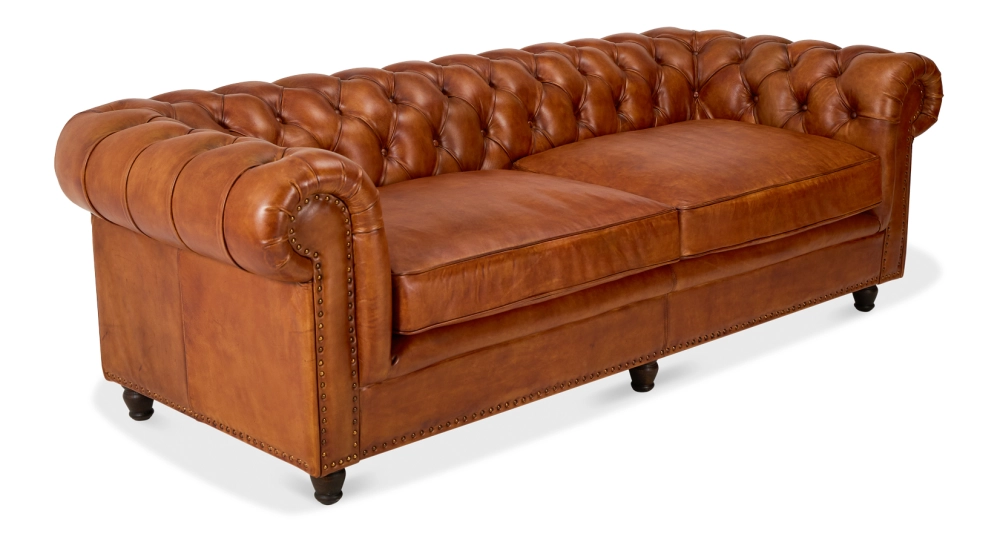 Canapé Chesterfield cuir 3 places marron clair accoudoirs cloutés Canapé Chesterfield cuir 3 places marron clair accoudoirs cloutés