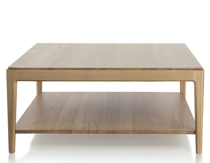 Table basse carrée en chêne avec tablette teinte naturelle 100x100 cm Table basse carrée en chêne avec tablette teinte naturelle 100x100 cm