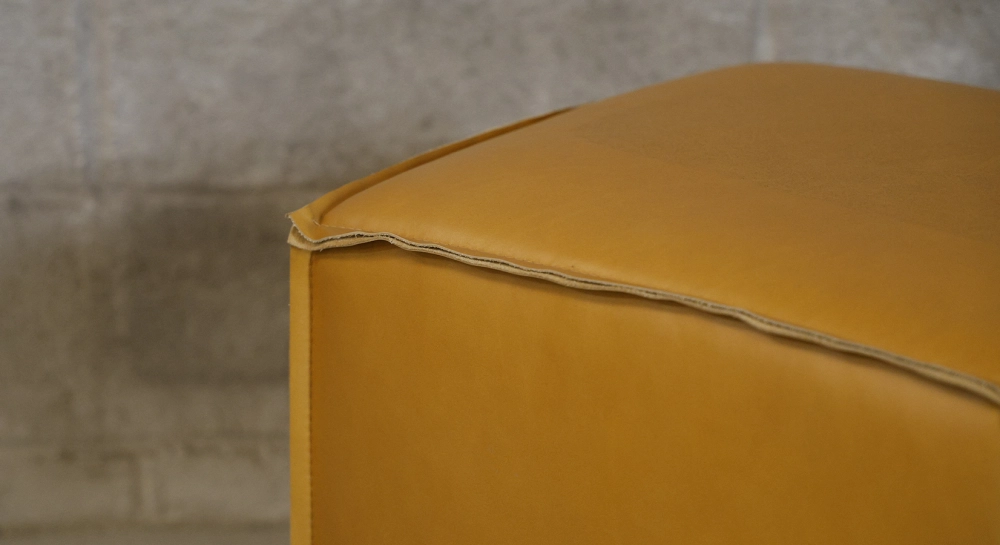 Pouf cuir de vachette jaune moutarde