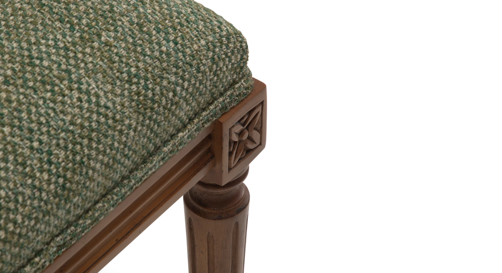 Banquette ancienne style Louis XVI bois teinte ancienne et tissu chiné vert Banquette ancienne style Louis XVI bois teinte ancienne et tissu chiné vert