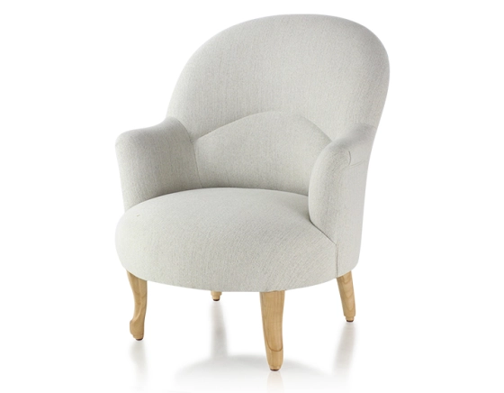 Fauteuil crapaud avec accoudoirs pieds bois teinte naturelle et tissu beige naturel