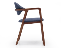 Chaise design avec accoudoirs bois teinte merisier et tissu bleu océan Chaise design avec accoudoirs bois teinte merisier et tissu bleu océan