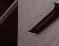 Bibliothèque en chêne bois teinte marron foncé Bibliothèque en chêne bois teinte marron foncé