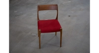 Chaise scandinave bois teinte noyer assise tissu rouge Chaise scandinave bois teinte noyer assise tissu rouge