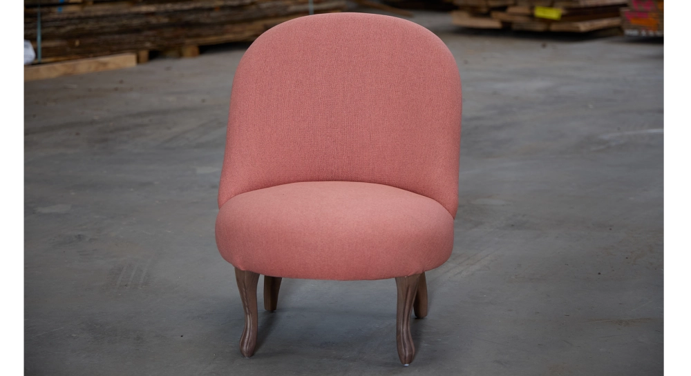 Fauteuil crapaud sans accoudoirs pieds bois teinte noyer et tissu rose Fauteuil crapaud sans accoudoirs pieds bois teinte noyer et tissu rose