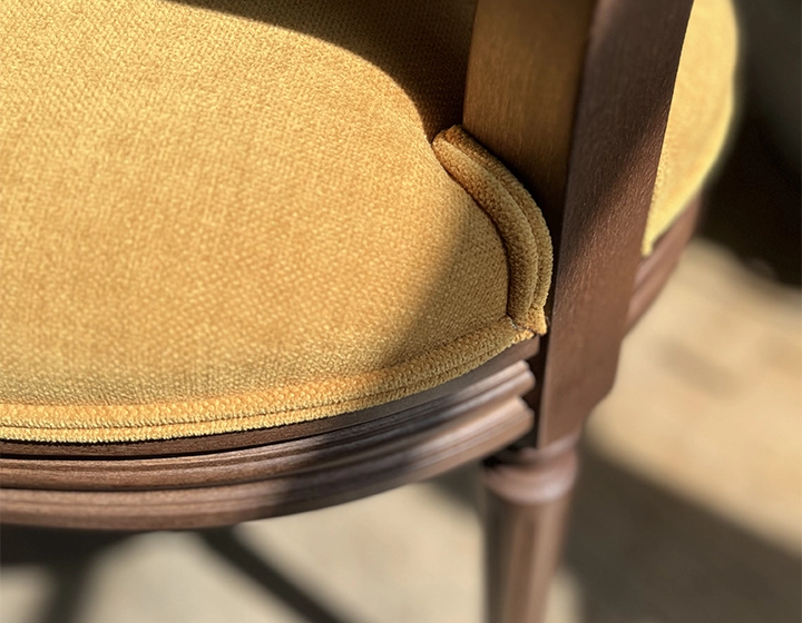 Chaise ancienne style Louis XVI bois teinte ancienne dossier canné assise tissu jaune Chaise ancienne style Louis XVI bois teinte ancienne dossier canné assise tissu jaune