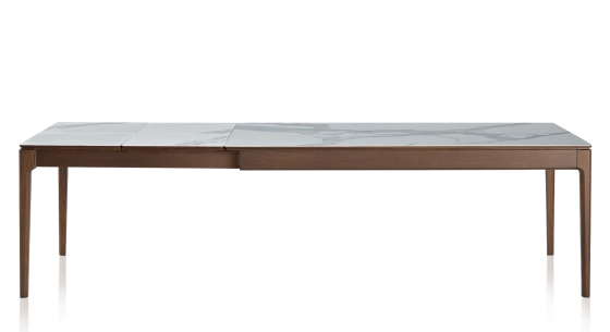 Table extensible 8 à 14 personnes en chêne et céramique allonges céramique avec bois teinte marron foncé et plateau et allonges céramique effet marbre blanc 210x100 cm
