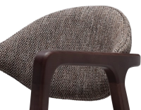 Chaise design avec accoudoirs bois teinte foncée et tissu chiné marron Chaise design avec accoudoirs bois teinte foncée et tissu chiné marron