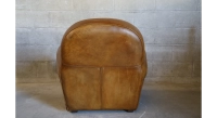 Sillón club de piel cognac reposabrazos con tachuelas