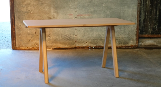 Bureau design en chêne teinte naturelle L140 cm