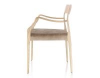 Chaise scandinave avec accoudoirs bois teinte naturelle assise tissu velours taupe clair Chaise scandinave avec accoudoirs bois teinte naturelle assise tissu velours taupe clair