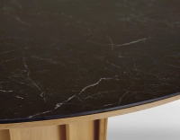 Table basse ronde en chêne et céramique avec bois teinte naturelle plateau céramique effet ardoise 80 cm Table basse ronde en chêne et céramique avec bois teinte naturelle plateau céramique effet ardoise 80 cm