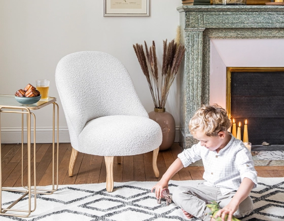 Armless toad chair natural tint wooden legs and white looped fabric