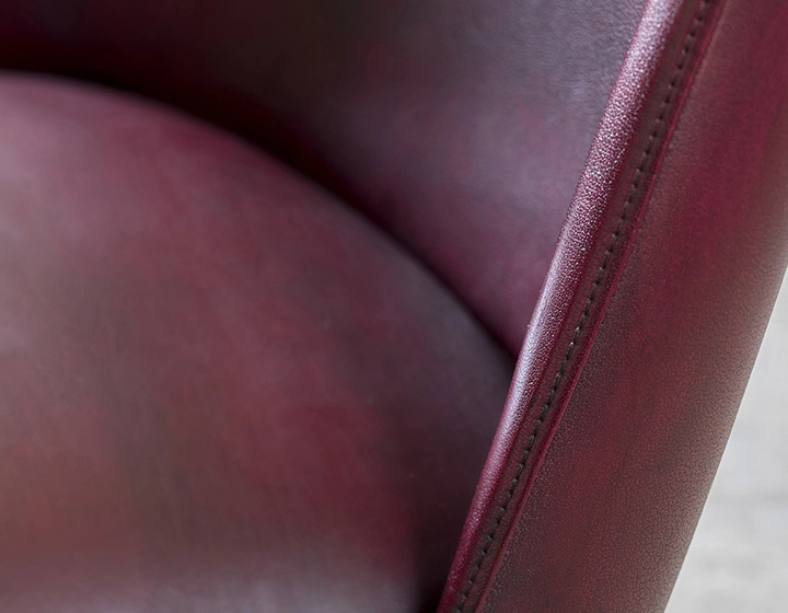 Pouf Chesterfield cuir rouge carmin Pouf Chesterfield cuir rouge carmin