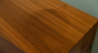 Console design en noyer massif et laiton véritable Console design en noyer massif et laiton véritable