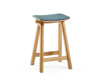 Tabouret de bar en chêne tapissé H60 cm bois teinte naturelle assise tissu bleu océan Tabouret de bar en chêne tapissé H60 cm bois teinte naturelle assise tissu bleu océan