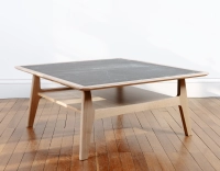 Table basse carrée en chêne et céramique avec bois teinte naturelle plateau céramique effet ardoise 100x100 cm Table basse carrée en chêne et céramique avec bois teinte naturelle plateau céramique effet ardoise 100x100 cm