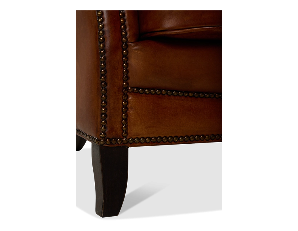 Canapé club cuir 3 places marron clair accoudoirs cloutés Canapé club cuir 3 places marron clair accoudoirs cloutés