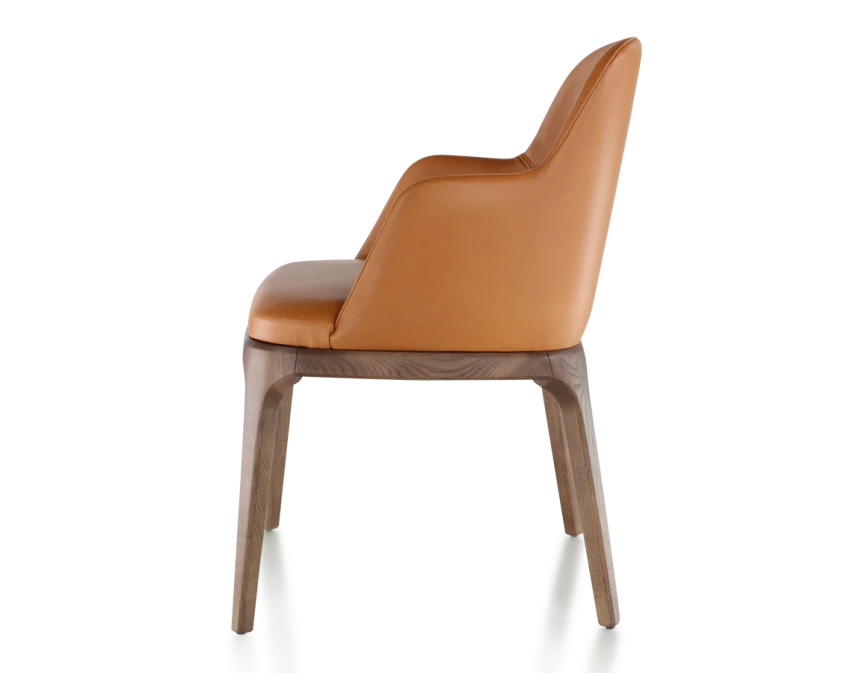 Chaise design avec accoudoirs bois teinte marron foncé et cuir caramel