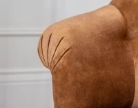 Fauteuil crapaud avec accoudoirs pieds bois teinte noyer et tissu velours bronze moyen dossier