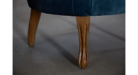 Fauteuil crapaud sans accoudoirs pieds bois teinte noyer et tissu velours bleu pétrole Fauteuil crapaud sans accoudoirs pieds bois teinte noyer et tissu velours bleu pétrole