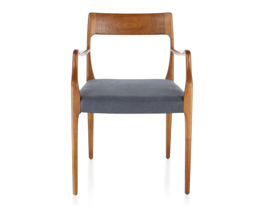 Chaise scandinave avec accoudoirs bois teinte merisier assise tissu gris Chaise scandinave avec accoudoirs bois teinte merisier assise tissu gris