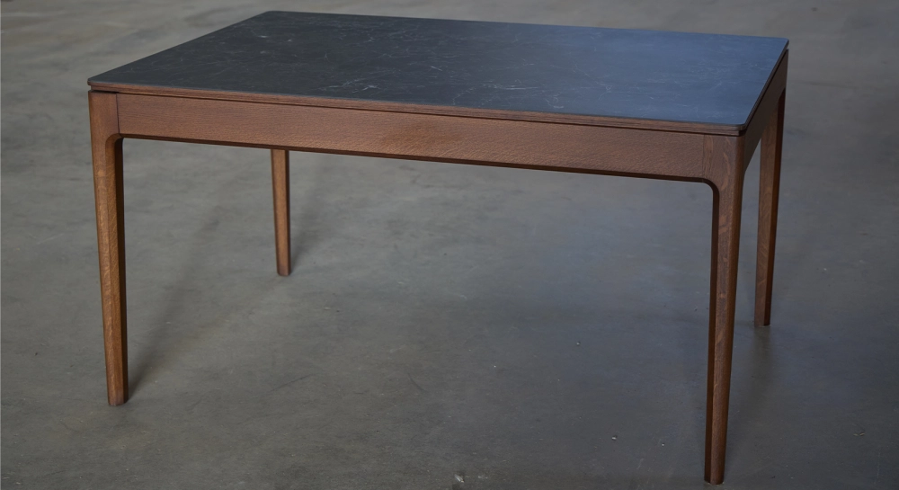 Table extensible 6 à 8 personnes en chêne et céramique allonge céramique avec bois teinte foncé et plateau et allonge céramique effet ardoise 140x100 cm Table extensible 6 à 8 personnes en chêne et céramique allonge céramique avec bois teinte foncé et plateau et allonge céramique effet ardoise 140x100 cm