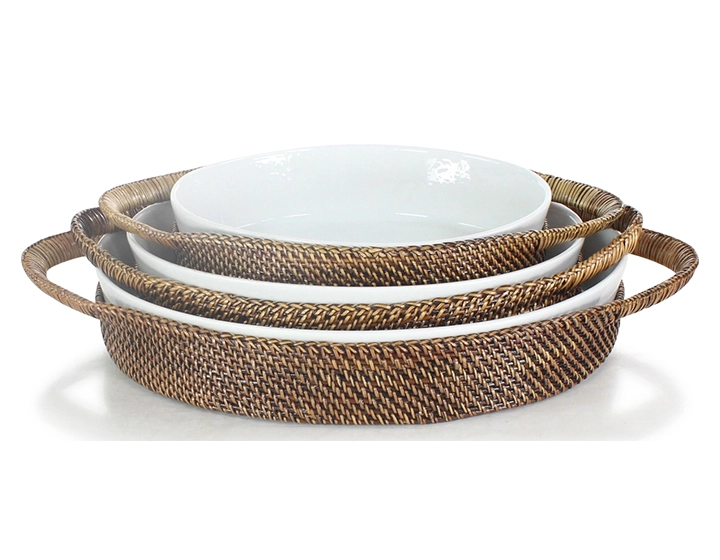 Plat porcelaine ovale avec support en fleur de rotin moyen modèle Plat porcelaine ovale avec support en fleur de rotin moyen modèle