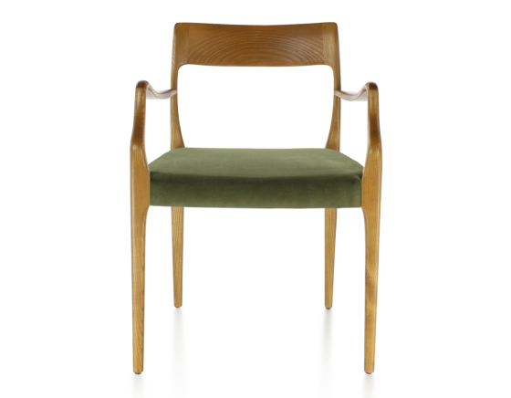 Chaise scandinave avec accoudoirs bois teinte merisier assise tissu vert olive