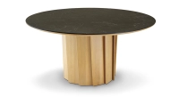 Table salle à manger ronde en chêne et céramique 6 personnes avec bois teinte naturelle et plateau céramique effet ardoise 120 cm Table salle à manger ronde en chêne et céramique 6 personnes avec bois teinte naturelle et plateau céramique effet ardoise 120 cm