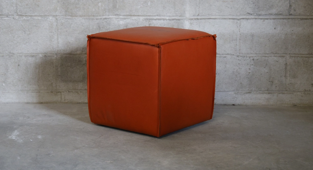 Pouf cuir de vachette rouge coquelicot