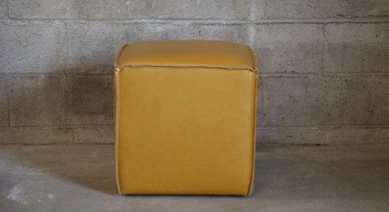 Pouf cuir de vachette jaune moutarde