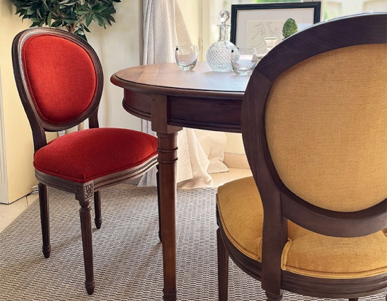 Chaise ancienne style Louis XVI bois teinte marron foncé et tissu orange brulé