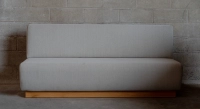 Banco socle de roble natural asiento tejido beige natural