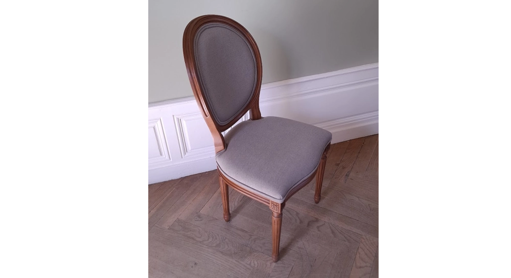 Chaise ancienne style Louis XVI bois teinte ancienne et tissu gris Chaise ancienne style Louis XVI bois teinte ancienne et tissu gris