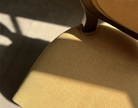 Chaise ancienne style Louis XVI bois teinte ancienne et tissu jaune Chaise ancienne style Louis XVI bois teinte ancienne et tissu jaune