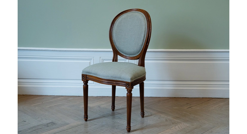 Chaise ancienne style Louis XVI bois teinte ancienne et tissu gris vert Chaise ancienne style Louis XVI bois teinte ancienne et tissu gris vert