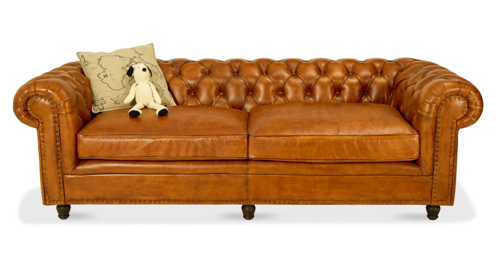 Canapé Chesterfield cuir 3 places cognac accoudoirs cloutés Canapé Chesterfield cuir 3 places cognac accoudoirs cloutés