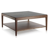 Table basse carrée en noyer et céramique avec tablette en bois teinte naturelle plateau céramique effet marbre noir 100x100 cm Table basse carrée en noyer et céramique avec tablette en bois teinte naturelle plateau céramique effet marbre noir 100x100 cm