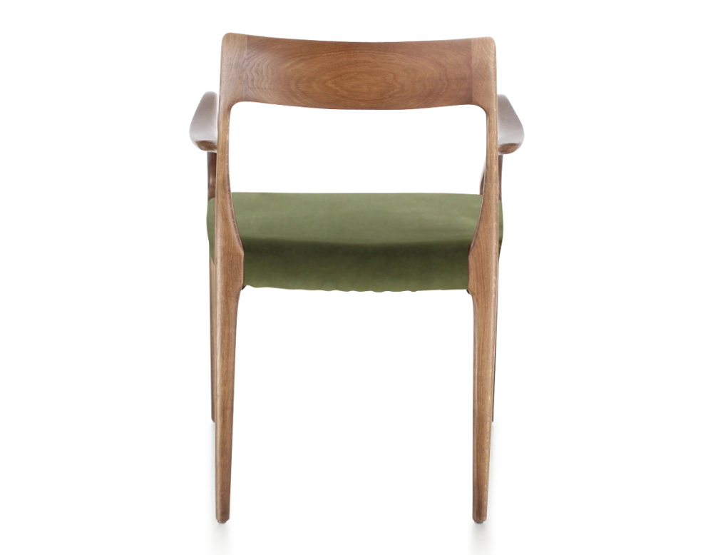 Chaise scandinave avec accoudoirs bois teinte noyer assise tissu vert olive Chaise scandinave avec accoudoirs bois teinte noyer assise tissu vert olive
