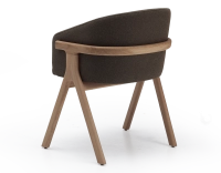 Chaise design bois teinte naturelle assise tissu marron clair Chaise design bois teinte naturelle assise tissu marron clair