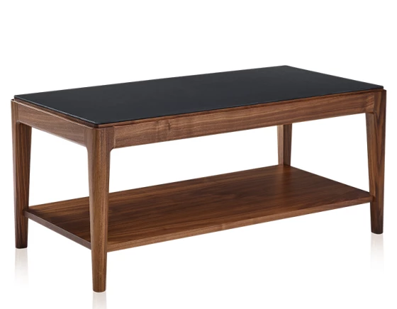 Table basse rectangulaire en noyer et céramique avec tablette en bois teinte naturelle plateau céramique noir unie 100x50 cm