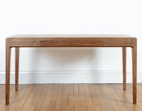 Bureau design en noyer teinte naturelle L150 cm Bureau design en noyer teinte naturelle L150 cm