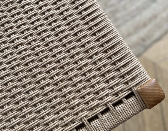 Chaise scandinave avec accoudoirs bois teinte naturelle assise corde