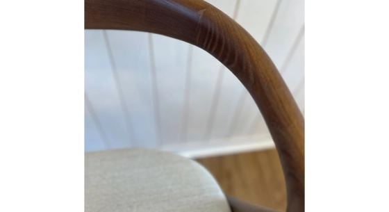 Scandinavian chair bois teinte marron foncé assise tissu beige naturel